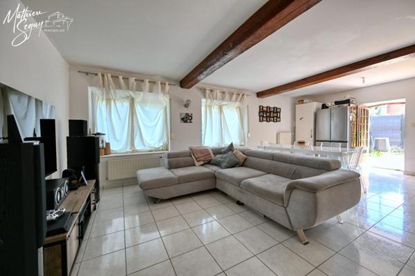 Appartement avec cour et stationnement privatif en campagne