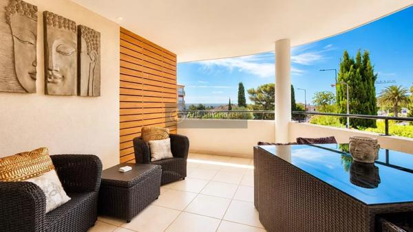 Vente                                                      Appartement
                        
                     3 pièces                      66 m2                     à Saint-Aygulf
