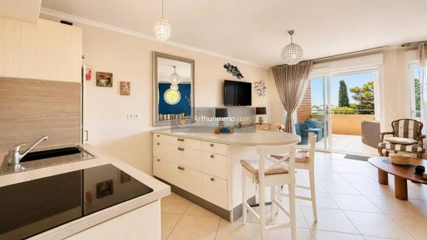 Vente                                                      Appartement
                        
                     3 pièces                      66 m2                     à Saint-Aygulf