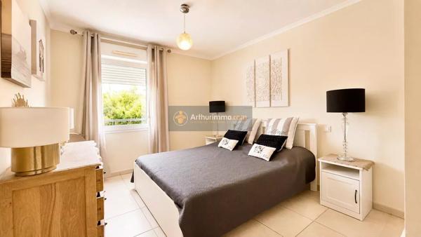 Vente                                                      Appartement
                        
                     3 pièces                      66 m2                     à Saint-Aygulf