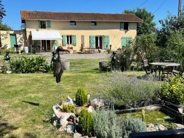 PLAISANCE (32): belle MAISON DE CAMPAGNE XIX de 115m2 environ SANS TRAVAUX, SANS VIS A VIS, lumineuse, sur un terrain arboré et potager de 2200m2 clos