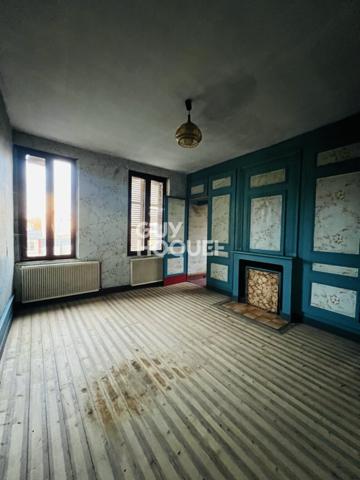 PROXIMITÉ CENTRE VILLE - MAISON À RÉNOVER AVEC JARDIN