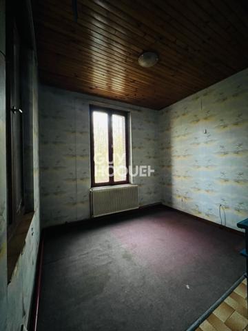 PROXIMITÉ CENTRE VILLE - MAISON À RÉNOVER AVEC JARDIN