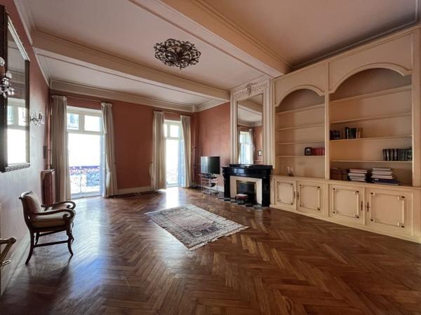 Maison à vendre |  Condom |  10 pièces | 285 m²