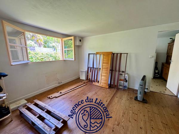 Maison
                                                                                                                                                                                                                                                                                                                        6 pièce(s)                                                                                                                                                                                                          5 chambre(s)                                                                                                                                                                                                          181  m²