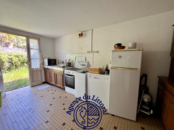 Maison
                                                                                                                                                                                                                                                                                                                        6 pièce(s)                                                                                                                                                                                                          5 chambre(s)                                                                                                                                                                                                          181  m²