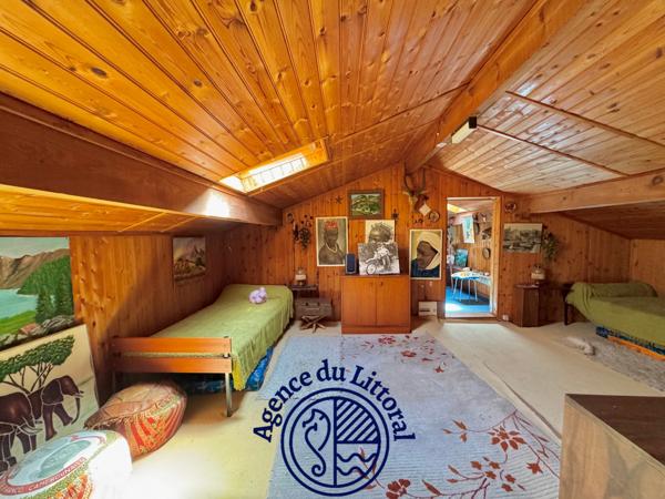Maison
                                                                                                                                                                                                                                                                                                                        6 pièce(s)                                                                                                                                                                                                          5 chambre(s)                                                                                                                                                                                                          181  m²