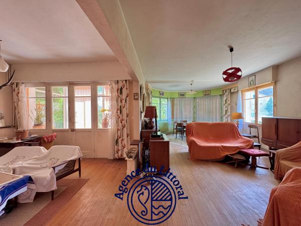 Maison
                                                                                                                                                                                                                                                                                                                        6 pièce(s)                                                                                                                                                                                                          5 chambre(s)                                                                                                                                                                                                          181  m²