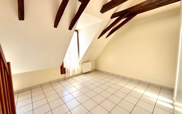 Appartement à louer    3 pièces • 5 417 m2 Marcillac-Vallon
