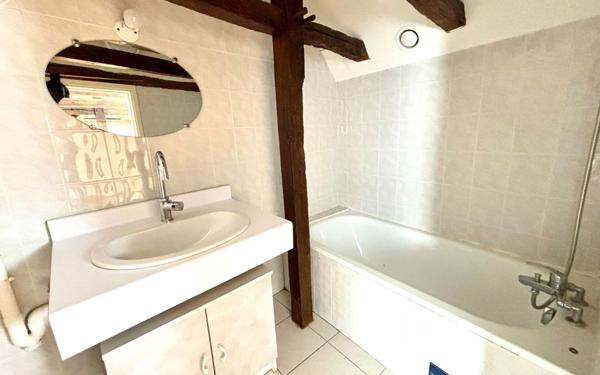 Appartement à louer    3 pièces • 5 417 m2 Marcillac-Vallon