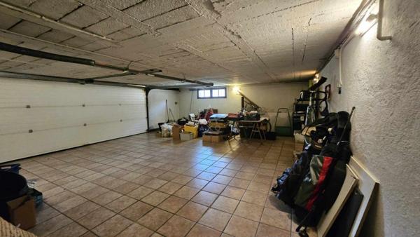 Maison de maître au cur d'Albertville  255 m² habitables, jardin clos, annexes  Prix : 575 000  FAI