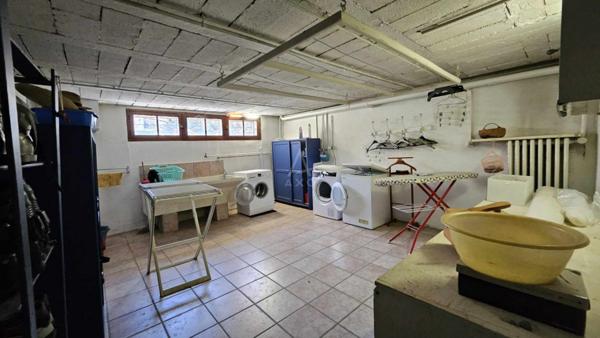 Maison de maître au cur d'Albertville  255 m² habitables, jardin clos, annexes  Prix : 575 000  FAI