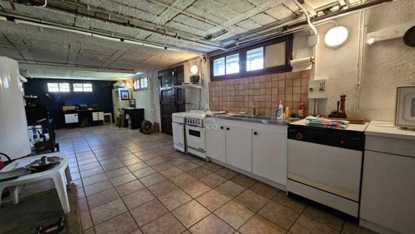 Maison de maître au cur d'Albertville  255 m² habitables, jardin clos, annexes  Prix : 575 000  FAI