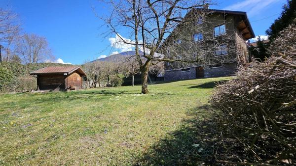 Maison de maître au cur d'Albertville  255 m² habitables, jardin clos, annexes  Prix : 575 000  FAI