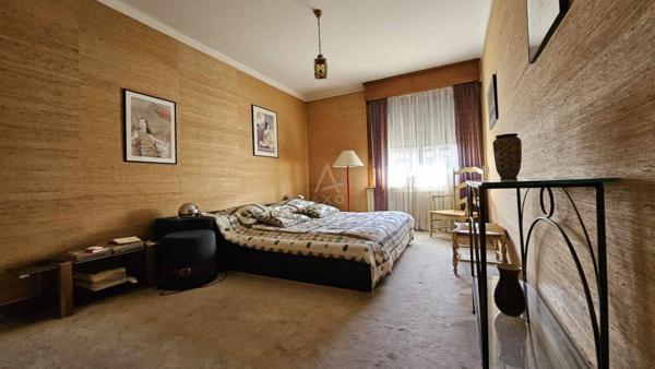 Maison de maître au cur d'Albertville  255 m² habitables, jardin clos, annexes  Prix : 575 000  FAI