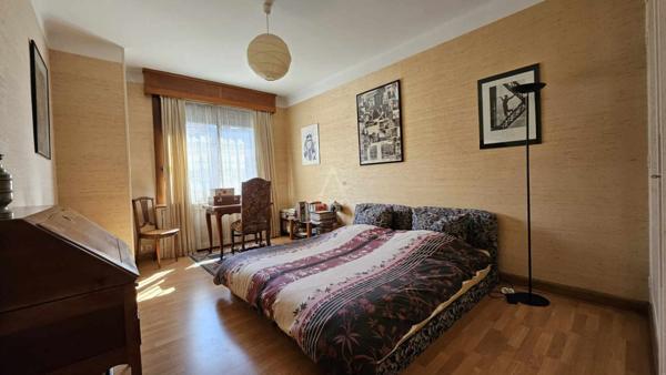 Maison de maître au cur d'Albertville  255 m² habitables, jardin clos, annexes  Prix : 575 000  FAI