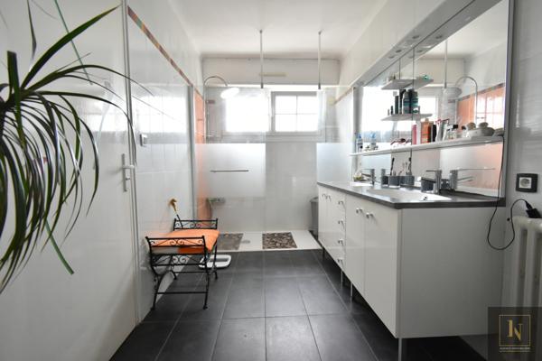 Maison
                                                                                                                                                                                                                                                                                                                        7 pièce(s)                                                                                                                                                                                                          5 chambre(s)                                                                                                                                                                                                          190  m²