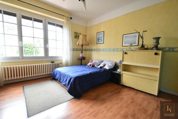 Maison
                                                                                                                                                                                                                                                                                                                        7 pièce(s)                                                                                                                                                                                                          5 chambre(s)                                                                                                                                                                                                          190  m²