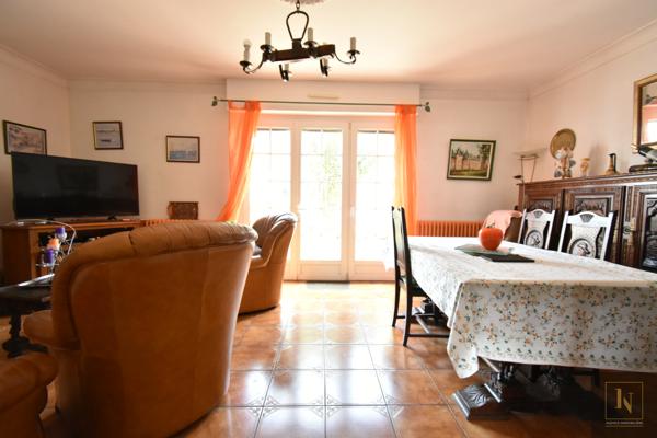 Maison
                                                                                                                                                                                                                                                                                                                        7 pièce(s)                                                                                                                                                                                                          5 chambre(s)                                                                                                                                                                                                          190  m²
