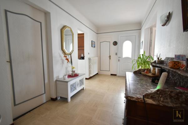 Maison
                                                                                                                                                                                                                                                                                                                        7 pièce(s)                                                                                                                                                                                                          5 chambre(s)                                                                                                                                                                                                          190  m²