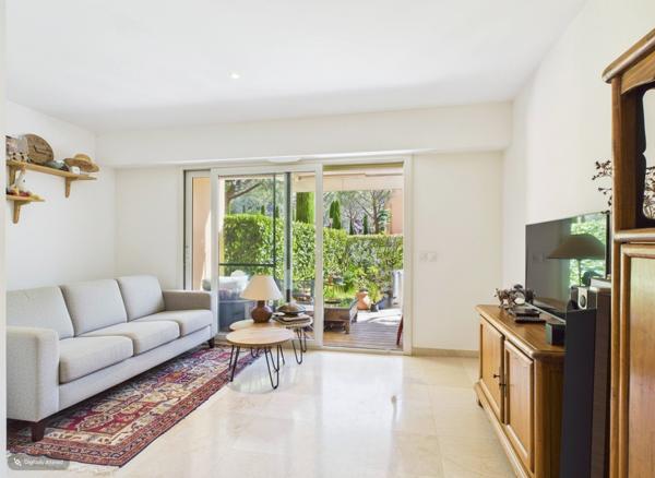 🌴 À VENDRE – BEL APPARTEMENT EN REZ-DE-JARDIN EXPOSITION EST FACE AU PORT DE LA FIGUEIRETTE ⚓