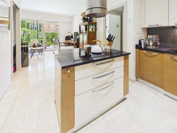 🌴 À VENDRE – BEL APPARTEMENT EN REZ-DE-JARDIN EXPOSITION EST FACE AU PORT DE LA FIGUEIRETTE ⚓