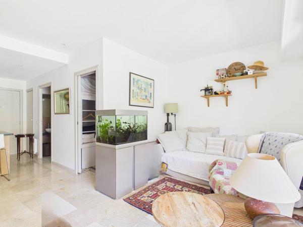 🌴 À VENDRE – BEL APPARTEMENT EN REZ-DE-JARDIN EXPOSITION EST FACE AU PORT DE LA FIGUEIRETTE ⚓