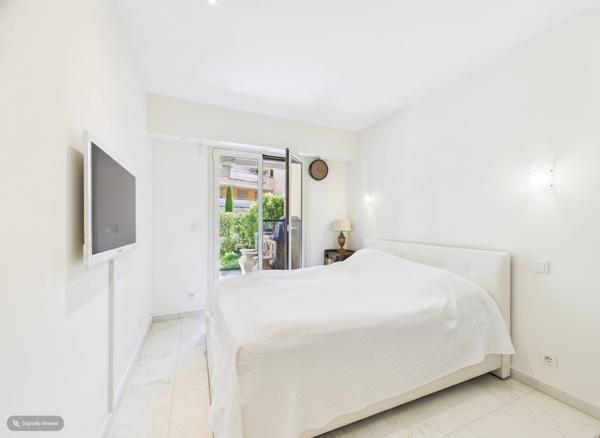 🌴 À VENDRE – BEL APPARTEMENT EN REZ-DE-JARDIN EXPOSITION EST FACE AU PORT DE LA FIGUEIRETTE ⚓