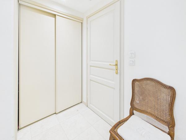 🌴 À VENDRE – BEL APPARTEMENT EN REZ-DE-JARDIN EXPOSITION EST FACE AU PORT DE LA FIGUEIRETTE ⚓