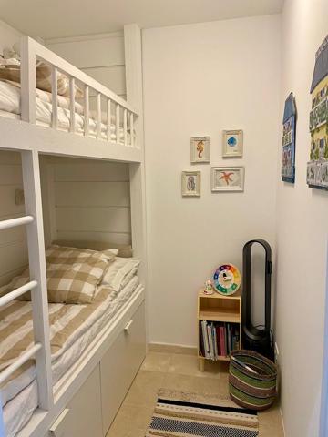 🌴 À VENDRE – BEL APPARTEMENT EN REZ-DE-JARDIN EXPOSITION EST FACE AU PORT DE LA FIGUEIRETTE ⚓