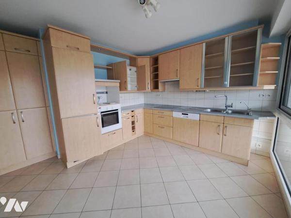 Quartier sud, apppartement de 105 m2 avec jardin terrasse cave et garage