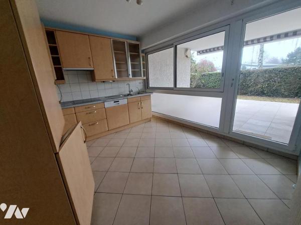 Quartier sud, apppartement de 105 m2 avec jardin terrasse cave et garage