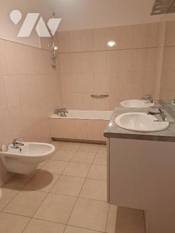 Quartier sud, apppartement de 105 m2 avec jardin terrasse cave et garage