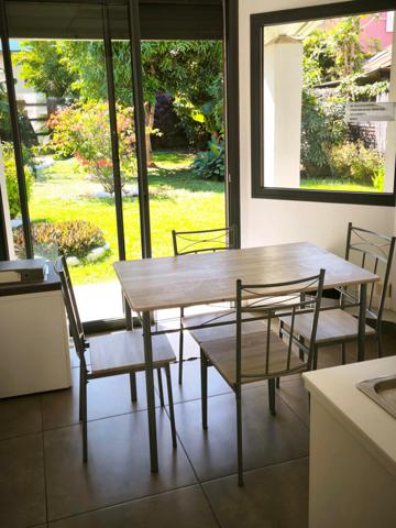 Fonds De Commerce à SAINT-PIERRE, 97410 - 3 pièces 103m²