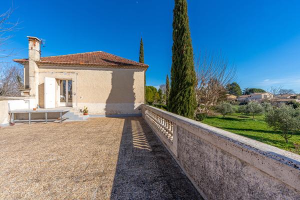 Maison de maître sur terrain constructible de 2640 m² à vendre à Monteux
