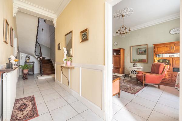 Maison de maître sur terrain constructible de 2640 m² à vendre à Monteux