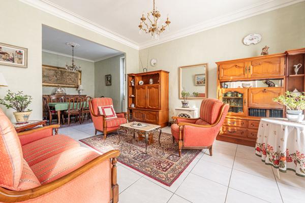 Maison de maître sur terrain constructible de 2640 m² à vendre à Monteux