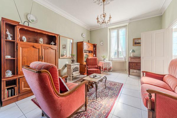 Maison de maître sur terrain constructible de 2640 m² à vendre à Monteux