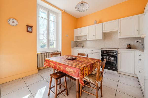 Maison de maître sur terrain constructible de 2640 m² à vendre à Monteux