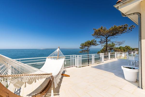 Immobilier de prestige à Bordeaux 			 33115 PYLA SUR MER 			PYLA-SUR-MER - Superbe Villa contemporaine en première ligne avec accès privé à la plage