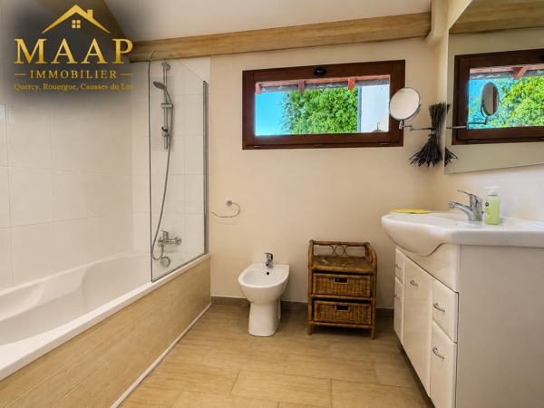 CAJARC – Maison entièrement rénovée - piscine couverte, grand garage 265 000 €