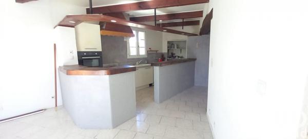 Maison 5 pièces de 120 m² à Cherves-Richemont (16370)