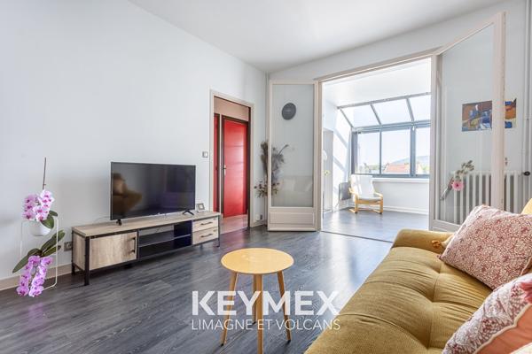 Vente
                Maison197 m² - 8 Pièces -
                    RIOM (63200)