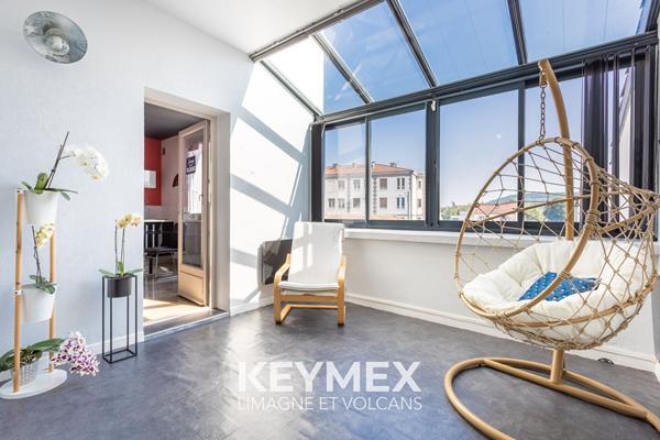 Vente
                Maison197 m² - 8 Pièces -
                    RIOM (63200)