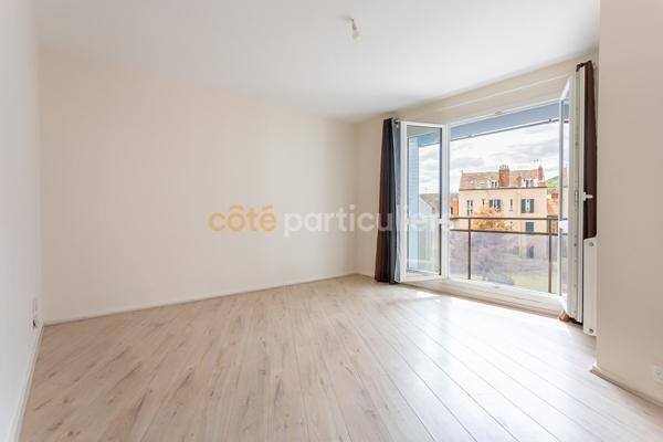Vente
                Maison197 m² - 8 Pièces -
                    RIOM (63200)
