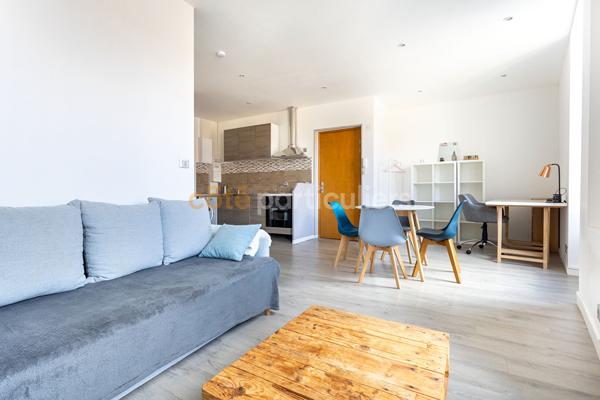 Vente
                Maison197 m² - 8 Pièces -
                    RIOM (63200)