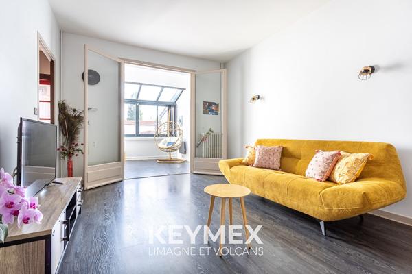 Vente
                Maison197 m² - 8 Pièces -
                    RIOM (63200)