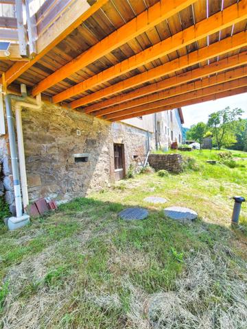 Ventron (88310) Ventron, Vosges. Grande maison mitoyenne de 4 chambres, 3 SDB, terrasse en pilotis avec vue sur rivière.