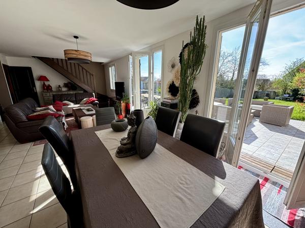 Maison familiale lumineuse située sur les hauteurs de Thorigny-sur-Marne.