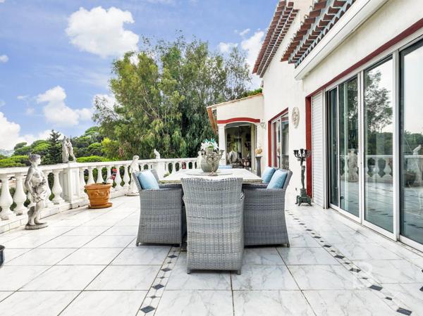 Villa provençale en pierre avec vue mer à Sainte-Maxime